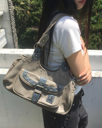 Chaper Rivet Buckle Leather Shoulder Bag